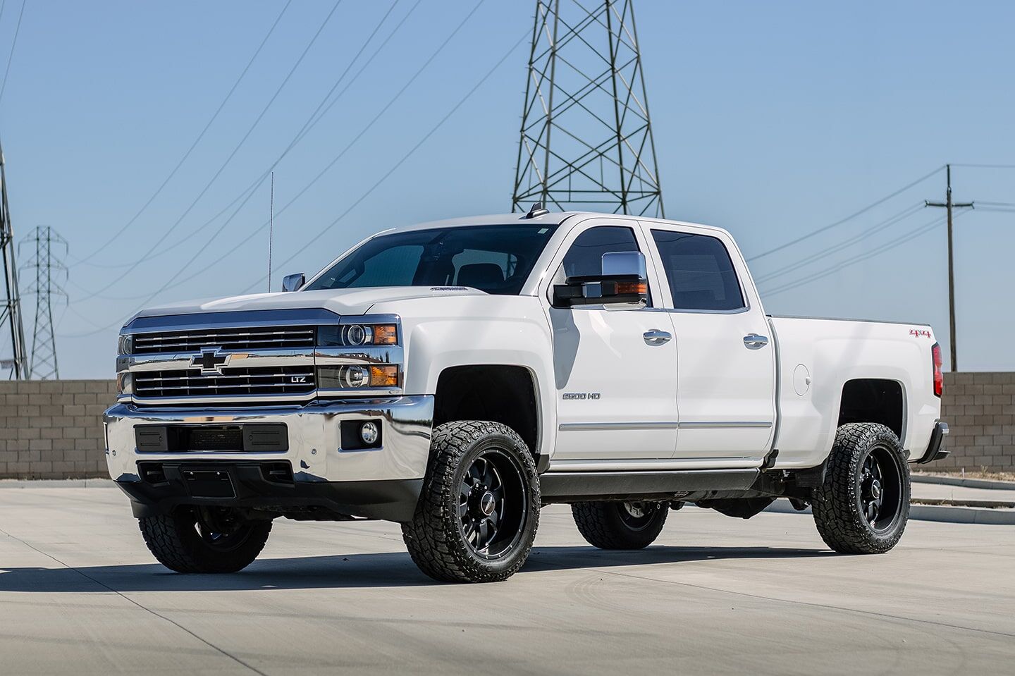 Cognito 3-Inch Premier Leveling Kit with Fox PSRR 2.0 Shocks for 11-19 Silverado/Sierra 2500/3500 2WD/4WD